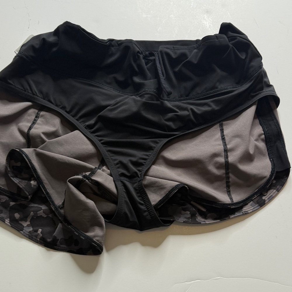 Women’s Athleta Size Medium Running Free Short 3.5” Camo EUC - Picture 5 of 6